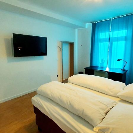 Helles Zimmer Mit Kingsize-Bett Манхайм Екстериор снимка