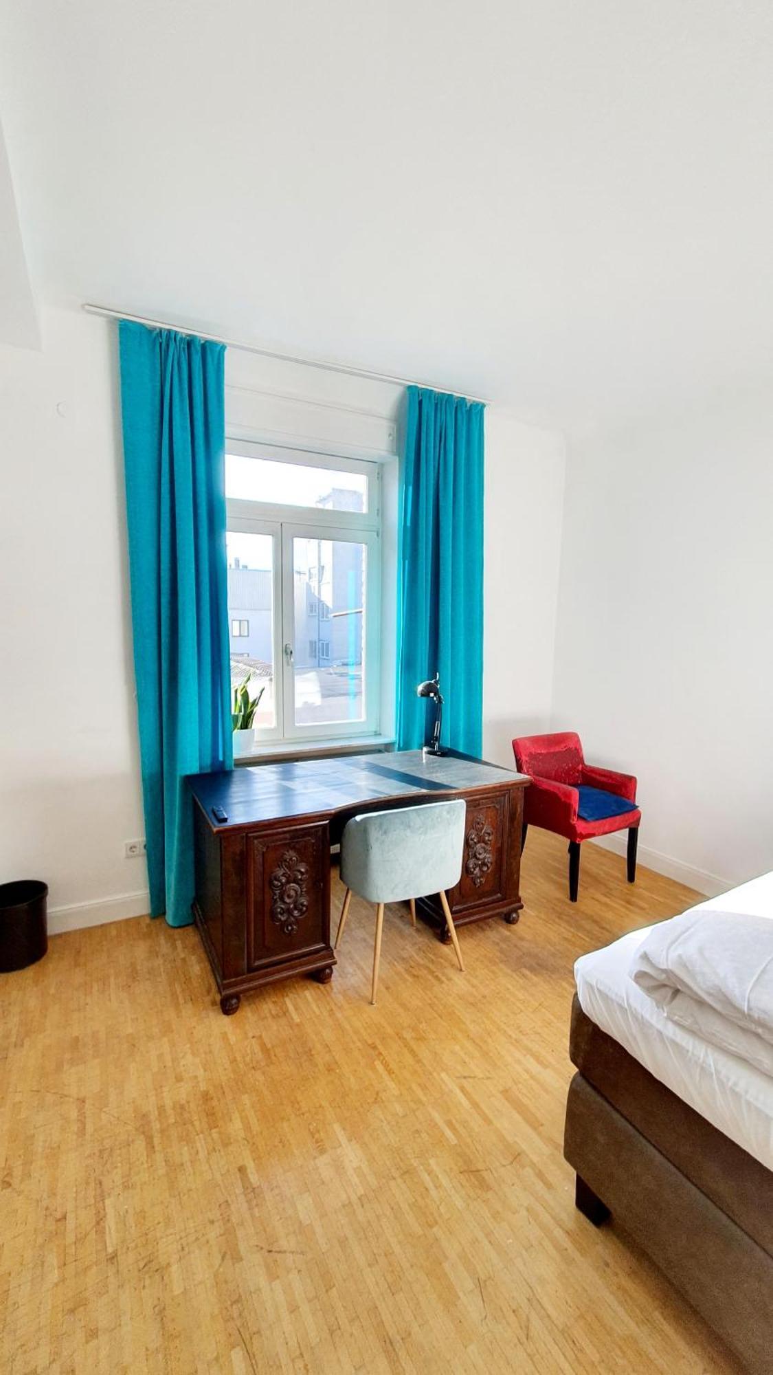 Helles Zimmer Mit Kingsize-Bett Манхайм Екстериор снимка